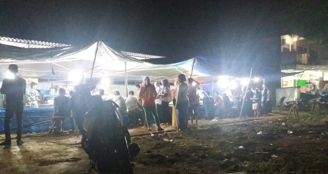 Perjudian berkedok pasar malam. 