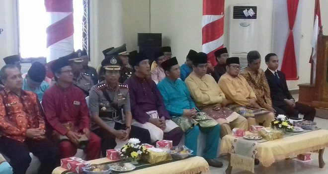  Dipo Ilham Djalil ketika menghadiri HUT Kabupaten Sarolangun yang ke -18 bersama sejumlah tokoh masyarakat.