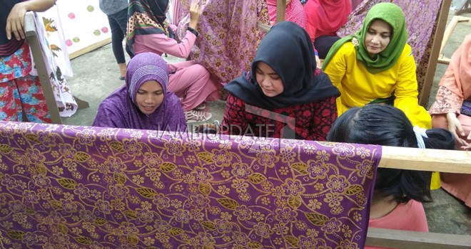 48 Koleksi Batik Jambi.