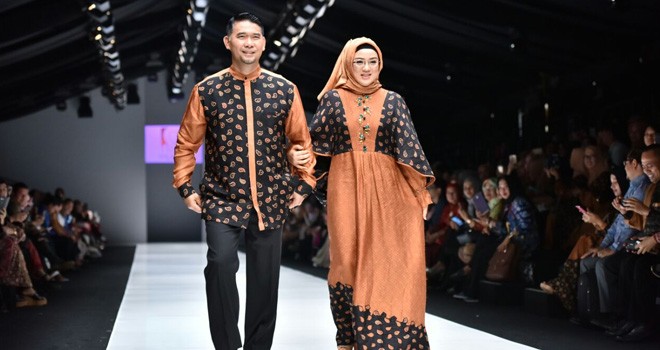 Fashion Show Pusako Batuah Fasha dan Yuliana Pukau Pengunjung JFW.