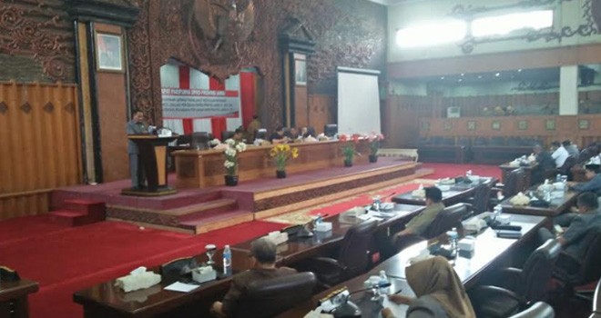 Sidang paripurna di DPRD.
