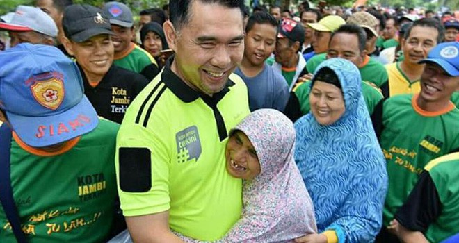 Sosok Almarhumah Ernawati saat Peluk Erat Walikota 5 Hari Sebelum Berpulang.