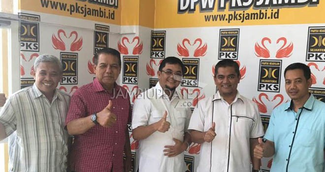 IW saat bertandang ke kantor DPW PKS Provinsi Jambi dikawasan Sungai Kambang, Selasa (24/10). 