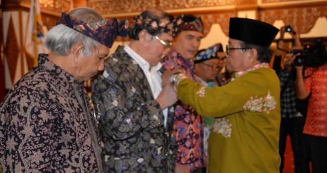 Wagub Fachrori saat Kukuhkan Badan Pengawas RUmah Sakit.