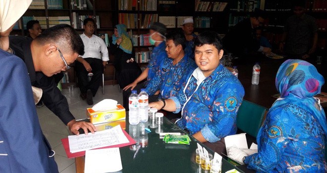 Hakim di Batanghari saat Dites Urine.