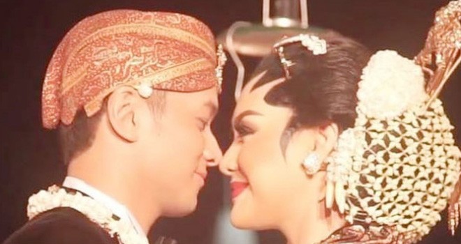 Vicky Shu dan suami Ade Imam. Foto : Instagram.