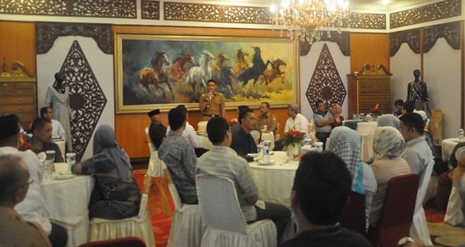 Gubernur Zola Dialog Bersama Pedagang, Distributor dan Tokoh Masyarakat.