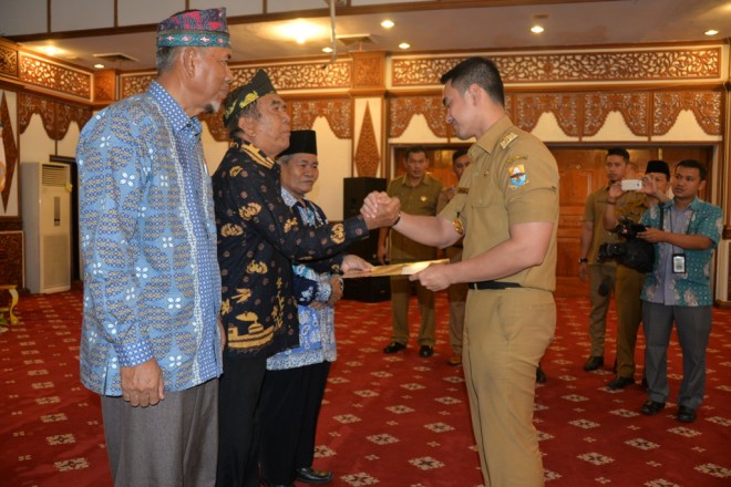 Gubernur Zola Kukuhkan Forum Kerukunan Umat Beragama (FKUB), Forum Pembauran Kebangsaan (FPK) dan Forum Kewaspadaan Dini Masyarakat (FKDM) Provinsi Jambi.