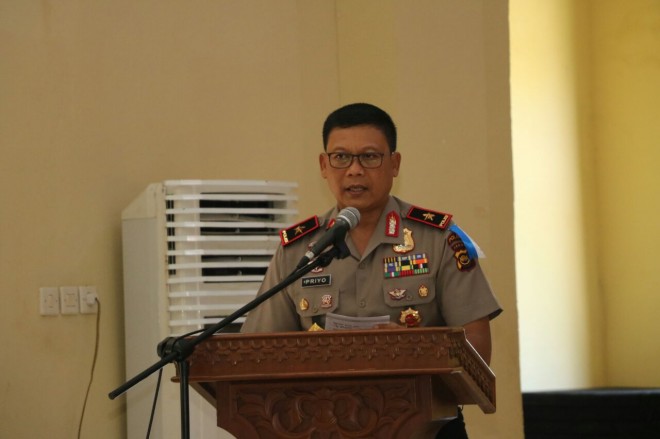 Kapolda Jambi, Brigjen Pol Priyo Widyanto memberikan pengarahan