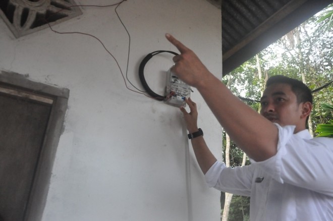 Gubernur Jambi Zumi Zola, melaksanakan Launching Desa Menyala 10 Desa Berlistrik Provinsi Jambi.