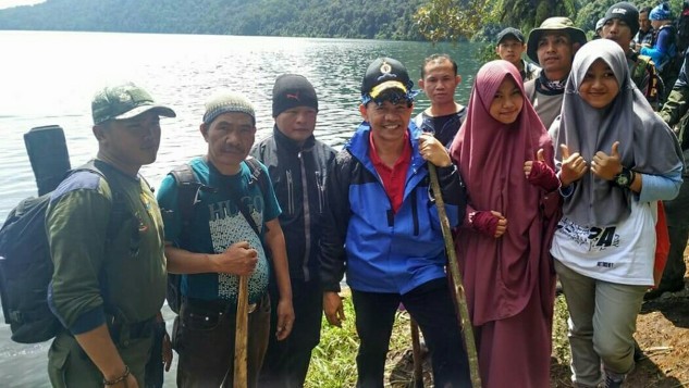 Bupati Kerinci Adi Rozal bersama rombongan saat kemping di Danau Gunung Tujuh tahun lalu