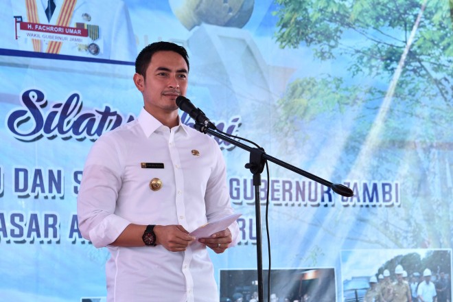 Gubernur Jambi Zumi Zola.