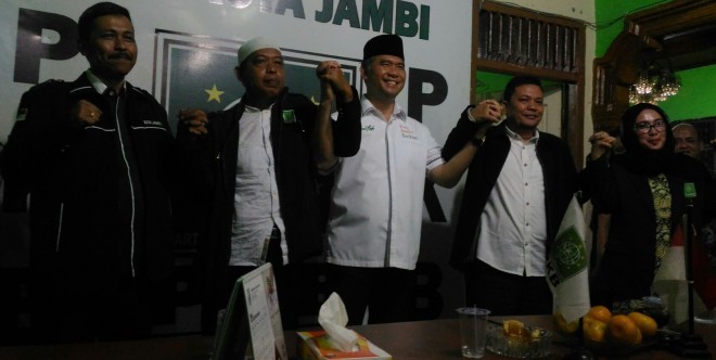 Sy Fasha bersama pengurus PKB Kota Jambi.