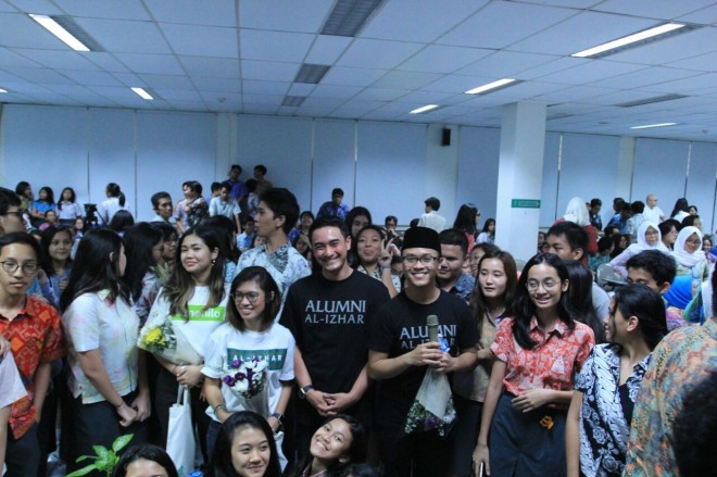 Gubernur Jambi, Zumi Zola, menjadi narasumber dalam acara Hari Karier Tahun 2017, bertempat di SMA Islam Al-Izhar, Pondok Labu Jakarta Selatan, Kamis (09/11).