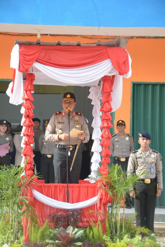 Kapolda saat memimpin apel.