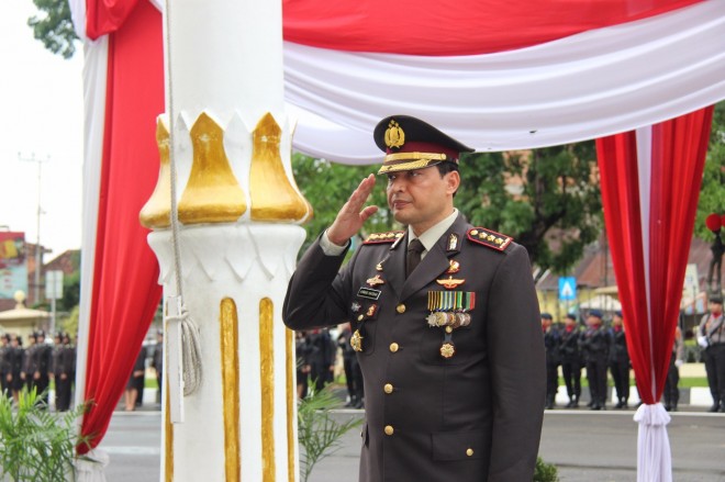 Wakapolda Jambi, Kombes Pol Ahmad Haydar saat memimpin upacara peringatan Hari Pahlawan ke 72.