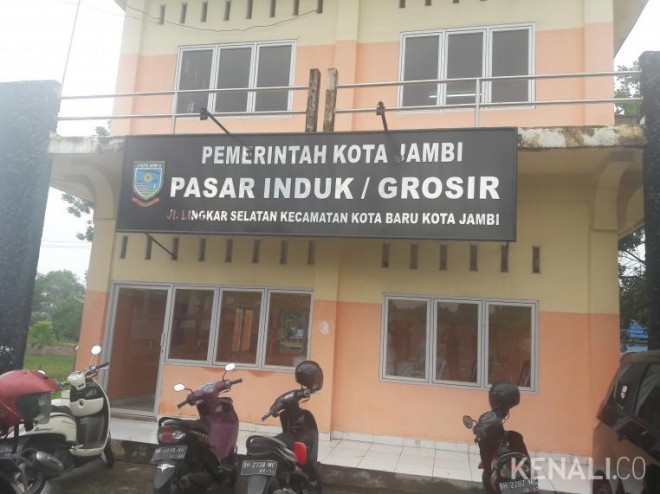 Pasar induk Kota Jambi.