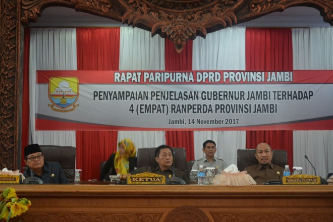 Rapat Paripurna DPRD Provinsi Jambi, Rabu (15/11).