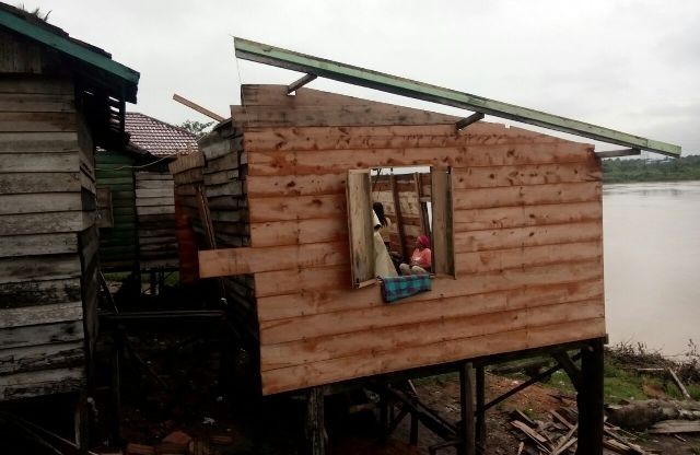 Salah satu rumah warga yang rusk akibat puting beliung di Jaluko