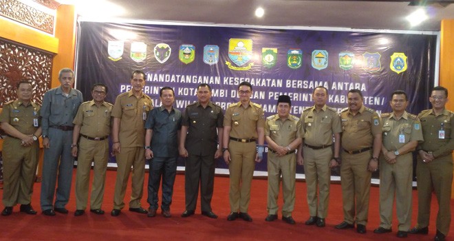 Penandatanganan kesepakatan bersama antara Pemerintah Kota Jambi dengan Kabupaten/Kota dalam wilayah provinsi Jambi. 