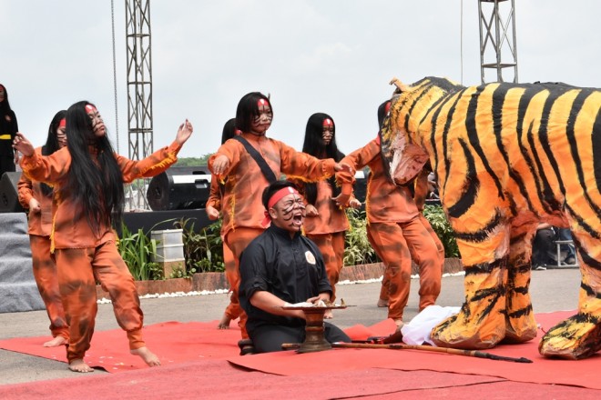 Tarian Ngagah Harimau.