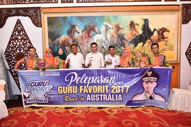 Gubernur Zola saat melepas Guru Favorit JE 2017 road to Australia.