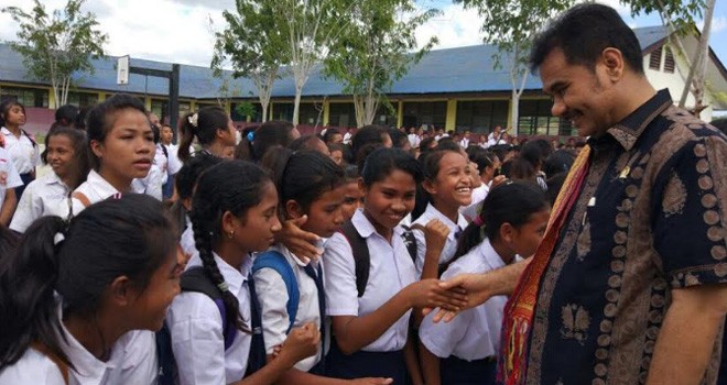 Sutan Adil Hendra (SAH) saat berkunjung ke beberapa Sekolah di Indonesia.