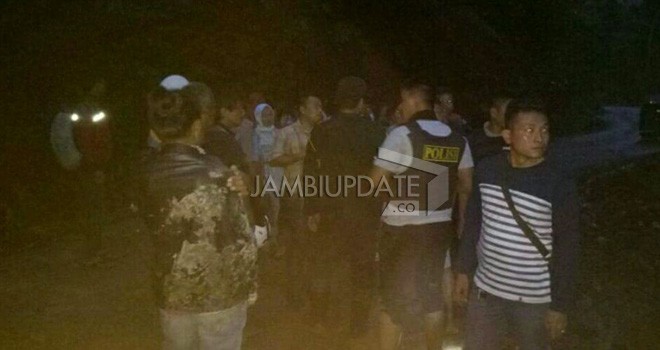 Ruas jalan Nasional yang berada diwilayah Sungai Penuh - Tapan kembali longsor.