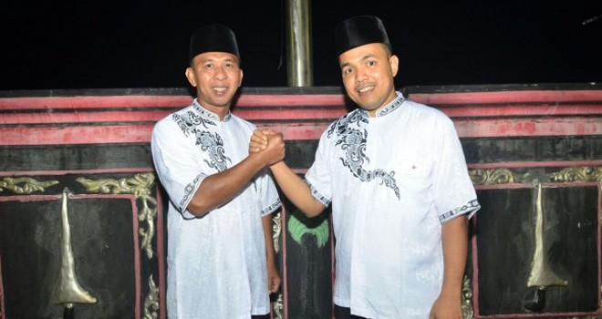 Pasangan Saman-Hednra ketika mendeklarasikan diri sebagai bakal calon persorangan di jembatan makalam Jambi beberapa waktu lalu.