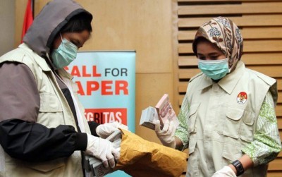 Ilustrasi barang bukti suap. KPK hingga kini masih menelusuri ihwal dugaan keterlibatan sejumlah pihak dalam kasus pembahasan APBD (DERY RIDWANSAH/JAWA POS.COM)