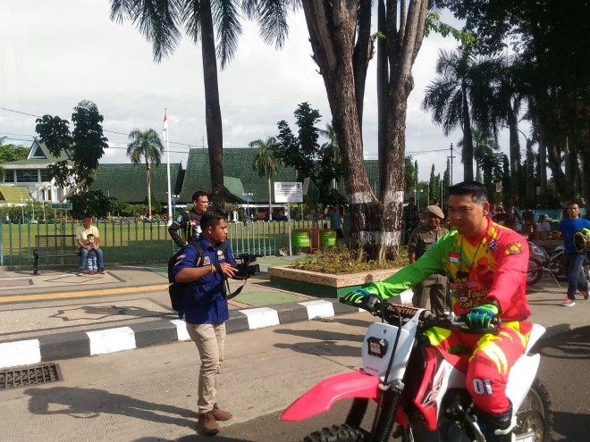 Walikota Jambi, Sy Fasha saat mengendarai motor Trail.