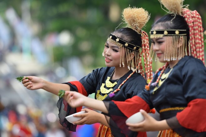 Pestival dan karnaval angso duo.