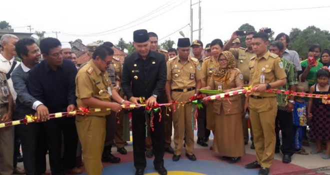 Walikota Fasha Resmikan Jembatan Pelangi Pulau Pandan.