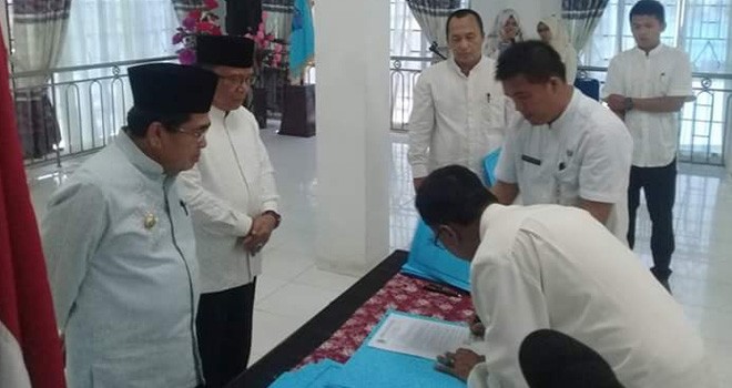 Seluruh Kepala SKPD di Kota Sungaipenuh saat Tandatangani Fakta Integritas.