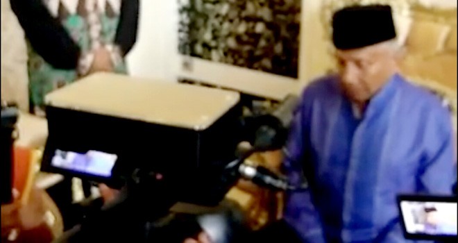 Amin Rais saat di wawancara oleh awak media.