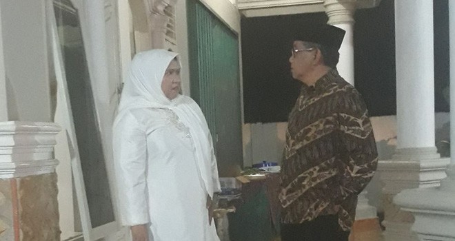 H Bakri Ngobrol Singkat Bersama Bupati Masnah.