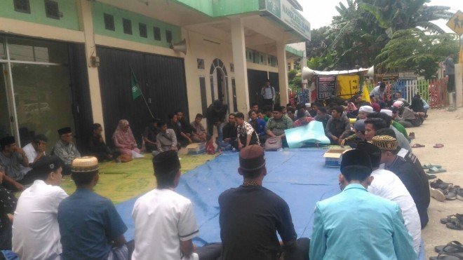 Aksi solidaritas KBNU Provinsi Jambi di halaman Kantor NU Provinsi Jambi.