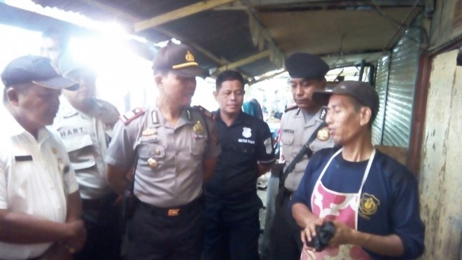Polsek Pasar Gelar Sidak di Pasar Angsoduo