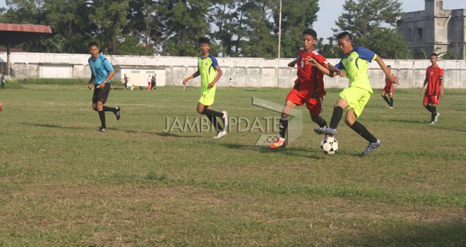 Salah satu tunamen sepak bola yang dilangsungkan di stadion Tri Lomba Juang KONI. Mulai tanggal 6 januari 2018 akan dilangsungkan Turnamen Gubernur Cup.