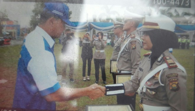 Tiga Kasat Lantas di Jambi ini Terima Penghargaan dari Kapolda.