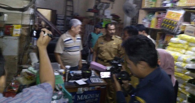 Wabup Tanjab Barat saat melakukan Sidak ke Pasar Tangga Raja.