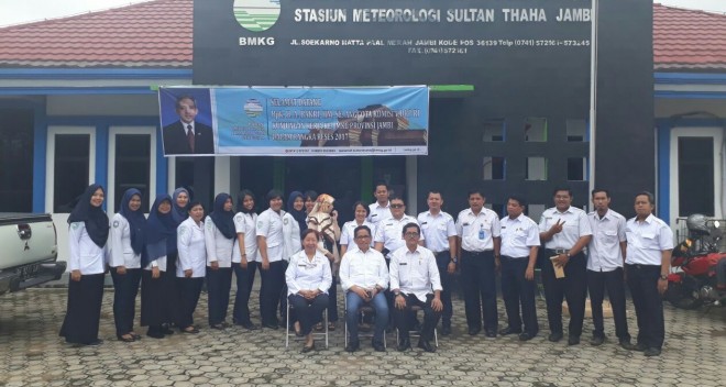 H Bakri saat berkunjung ke BMKG. 