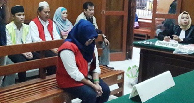 Terdakwa Norlisa menjalani sidang putusan di PN Surabaya, Rabu (20/12) (YUAN ABADI/RADAR SURABAYA)