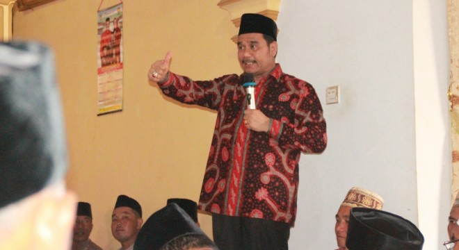 SAH ketika memberikan sambutan ketika pertemuan bersama wargaKelurahan Bagan Pete, Selasa (19/12) kemarin.   