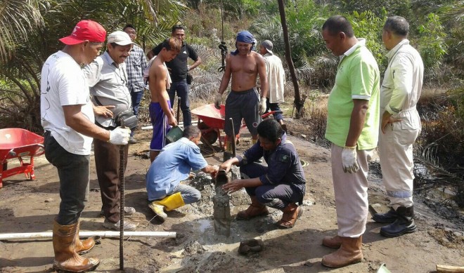 Pertamina EP melakukan penutupan sumur illegal di Desa Pompa Air, Kecamatan Bajubang, Batanghari.