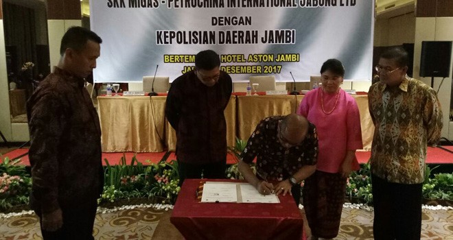 Kepala Urusan Koperasi SKK Migas Menandatanganni Perjanjian Kerjasama Bersama Polda Jambi.