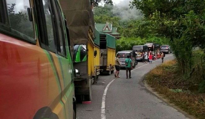 Truck Fuso Terperosok, Jalan Jambi-Kerinci Lumpuh Total Hingga 20 Jam.