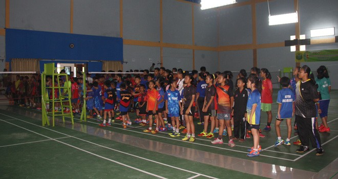 Atlet bulu tangkis junior terlihat mengikuti turnamen FPJ Open.