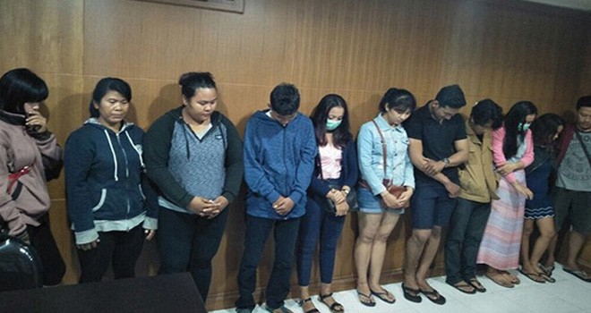 Wanita pemuas napsu hingga lelaki hidung belang diamankan Polsek Denbar dalam operasi singkat Senin malam hingga Selasa dini hari lalu (Istimewa)