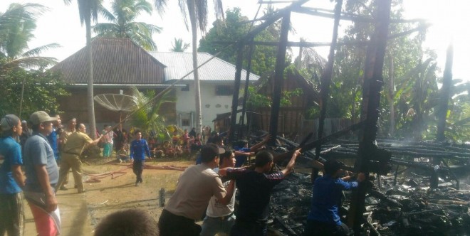 Satu Unit Rumah Terbakar di Kelurahan Pasar Rantau Panjang.